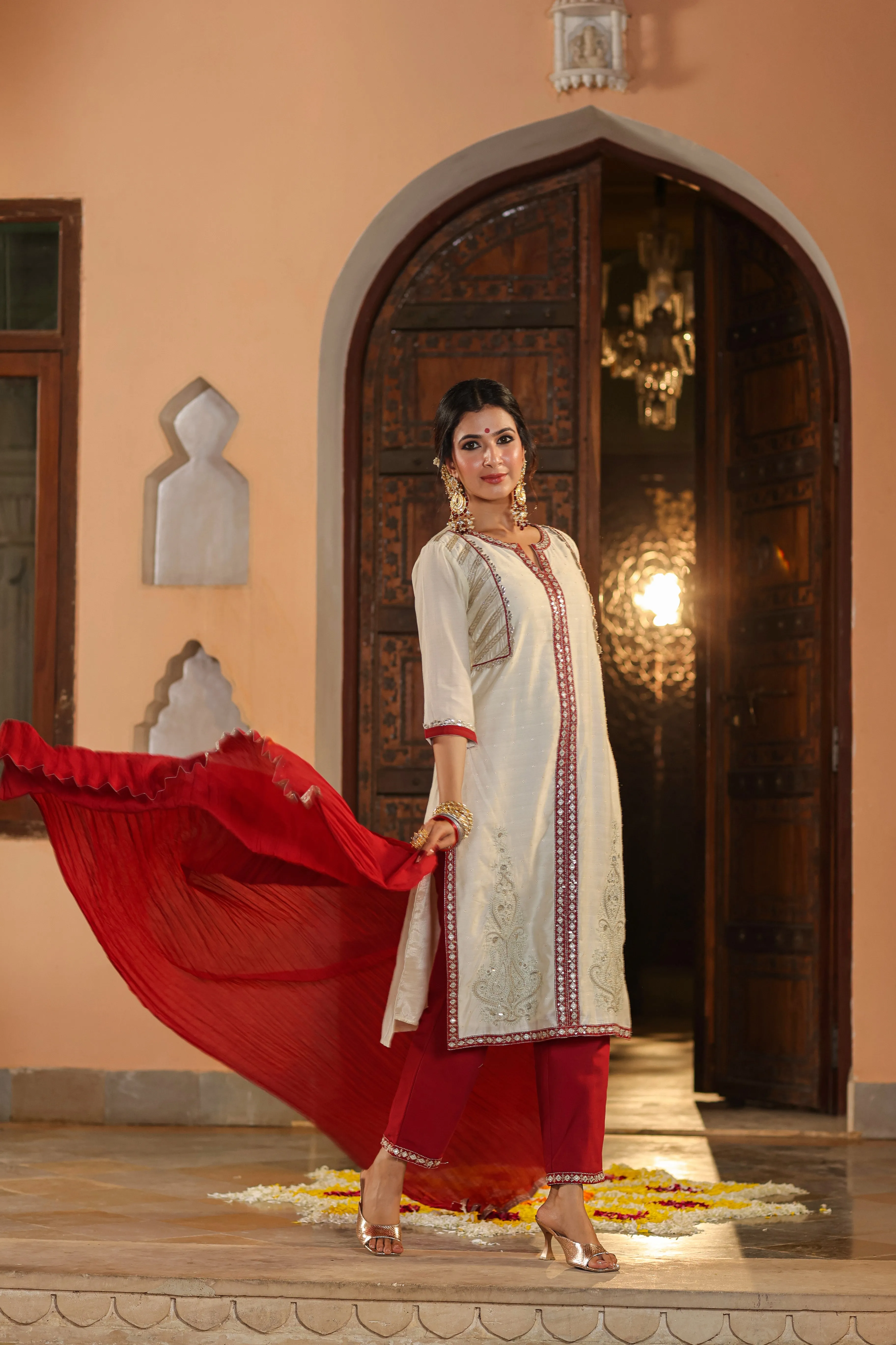 Women Ivory Chanderi Embroidered Kurta, Pants & Dupatta Set