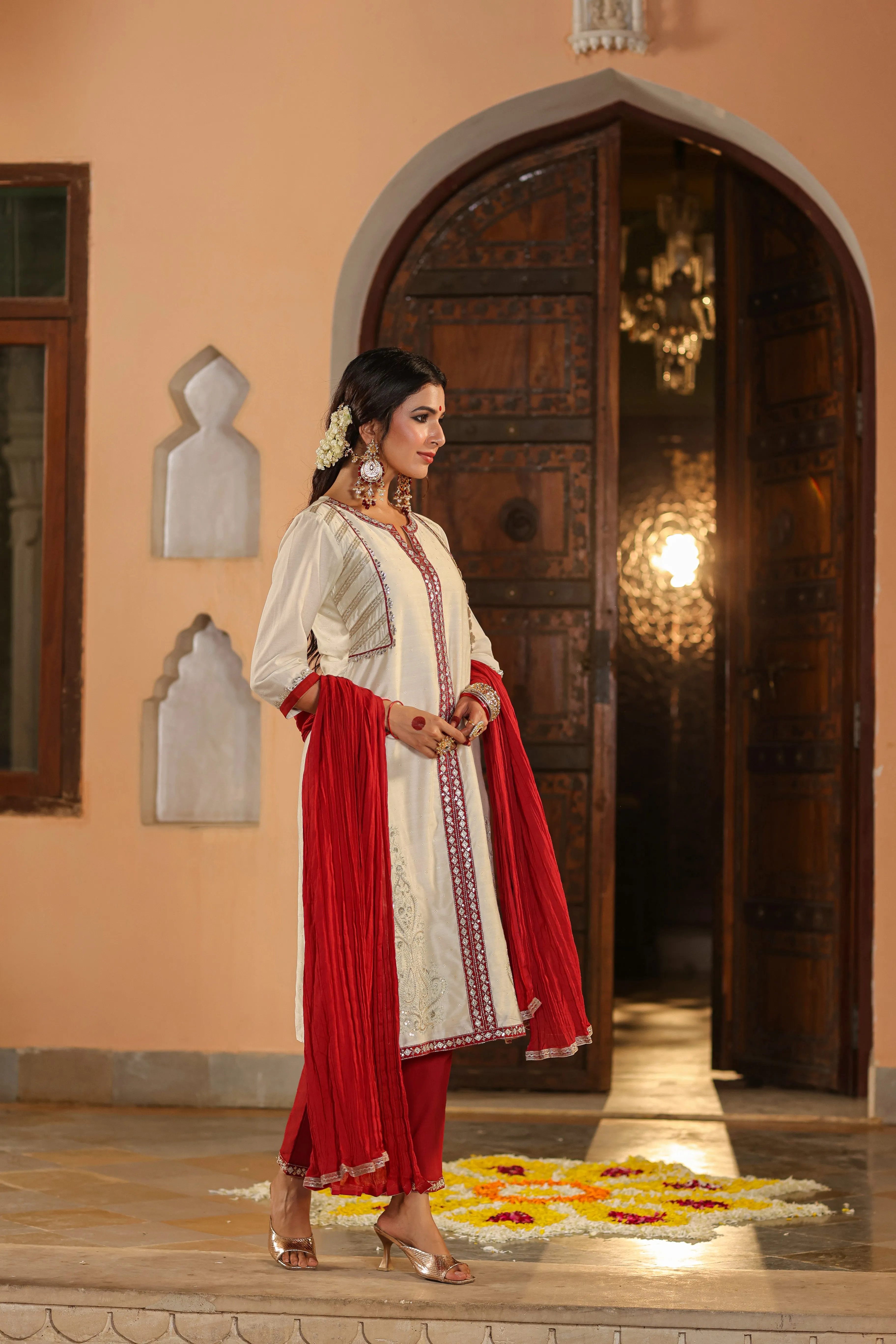 Women Ivory Chanderi Embroidered Kurta, Pants & Dupatta Set