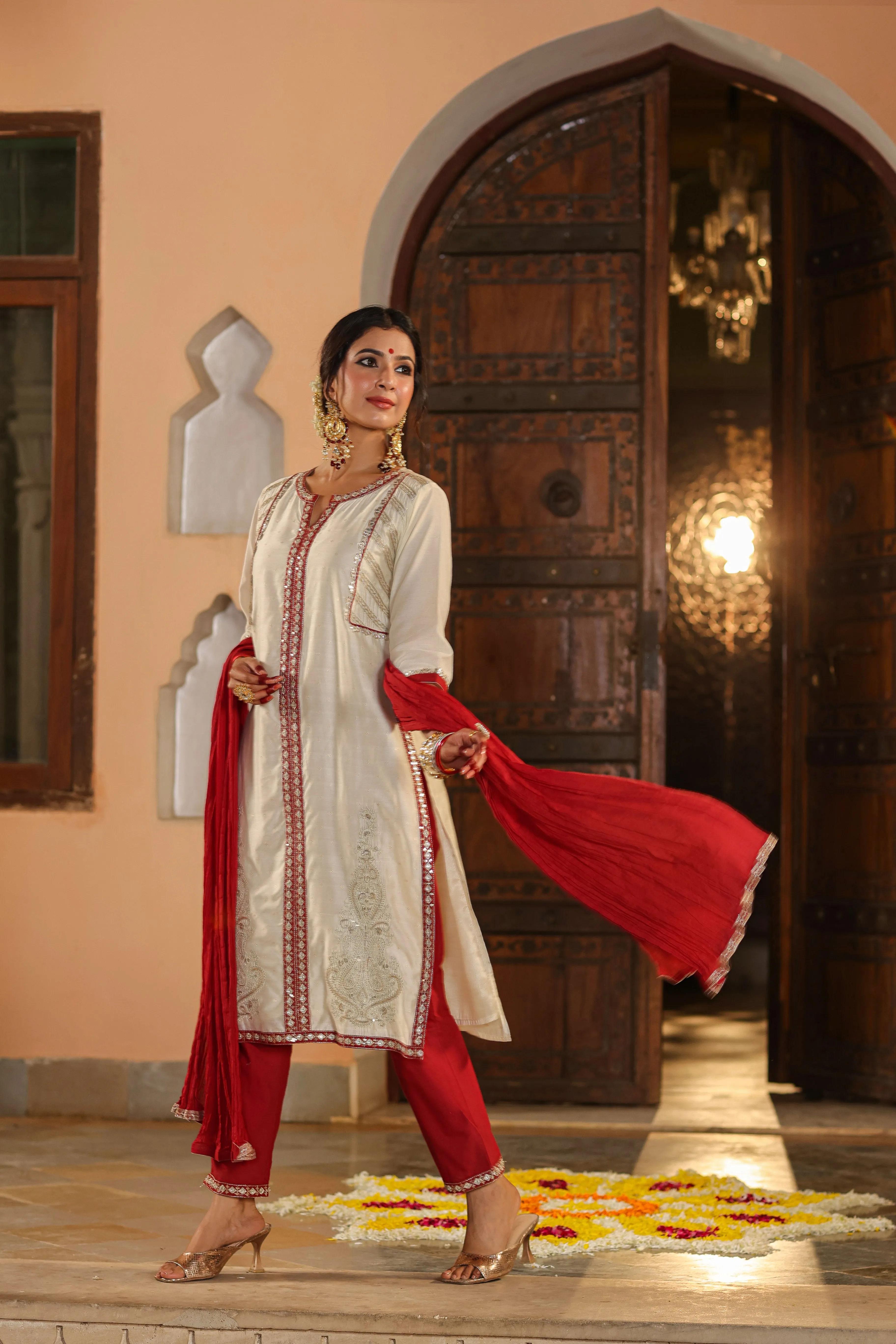 Women Ivory Chanderi Embroidered Kurta, Pants & Dupatta Set